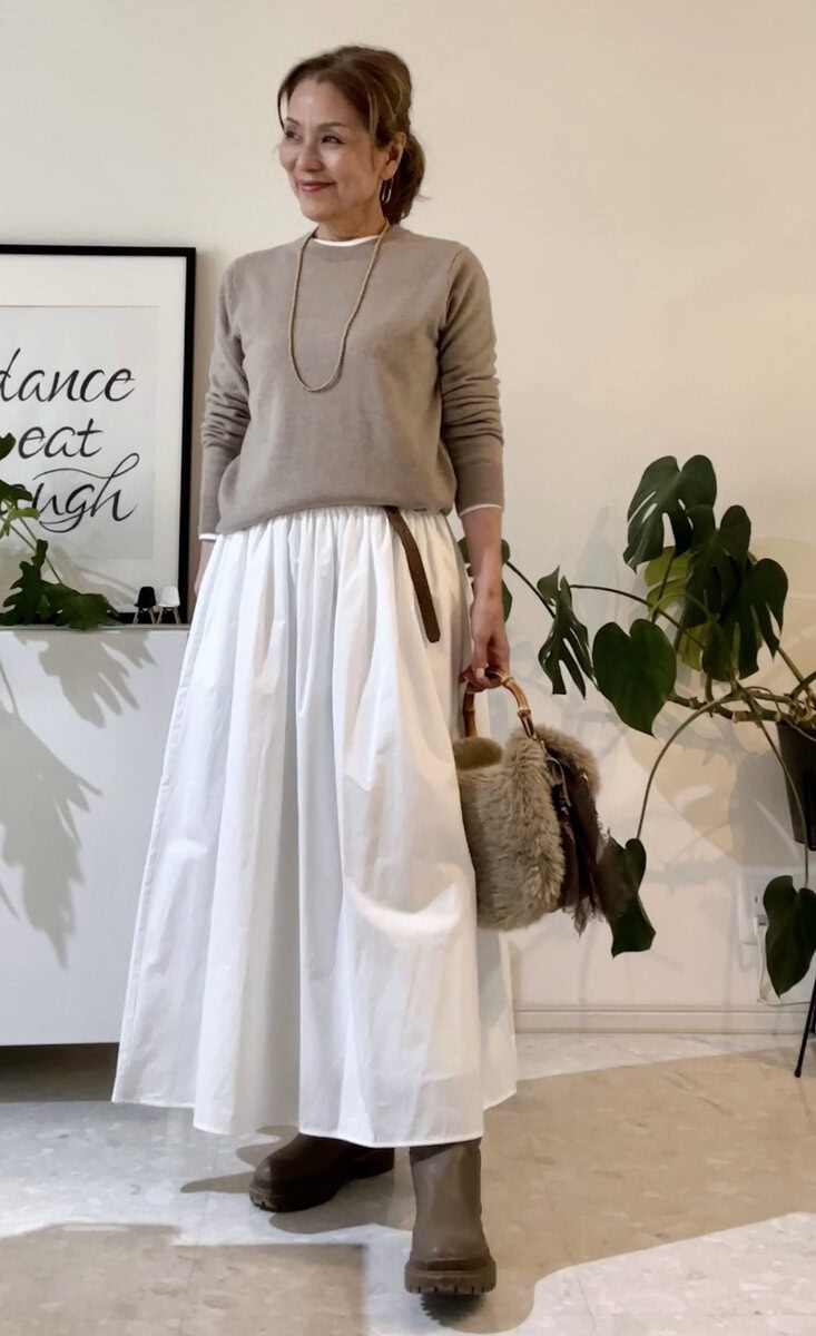 篠部さん_カシミヤクルーネックセーター