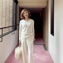 鈴木さん_カシミヤVネックセーター