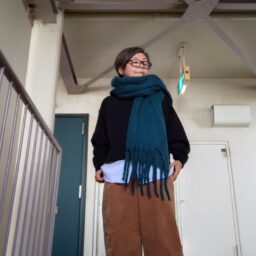 礒部さん_コーデュロイバレルレッグイージーパンツ1