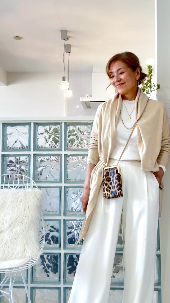 TOMOKO SHINOBEさんの年末お出かけコーデ「オフホワイト×ホワイト」