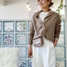 TOMOKO SHINOBEさんの年末お出かけコーデ「ベージュ×ホワイト」