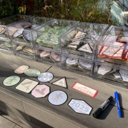 10種のステッカーから1枚選んでメッセージを記入