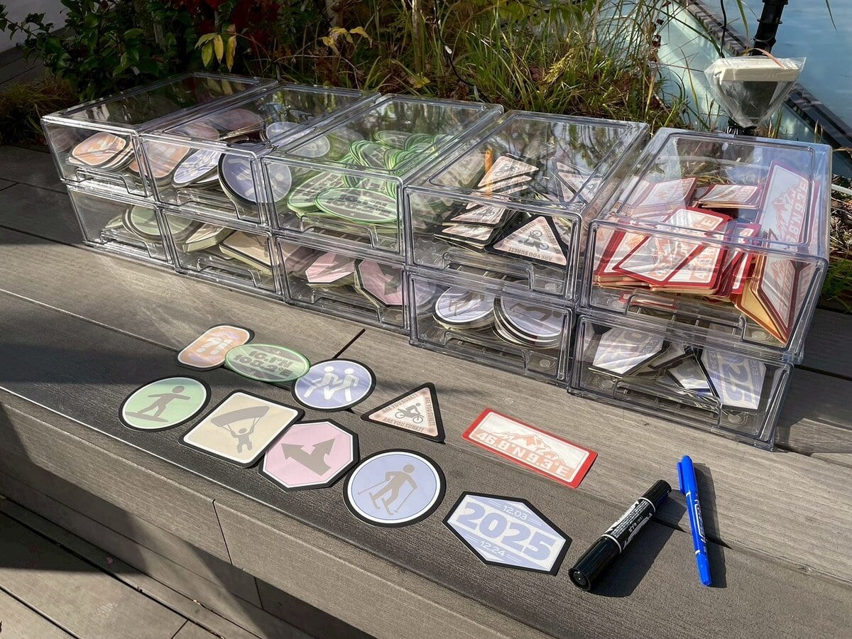 10種のステッカーから1枚選んでメッセージを記入