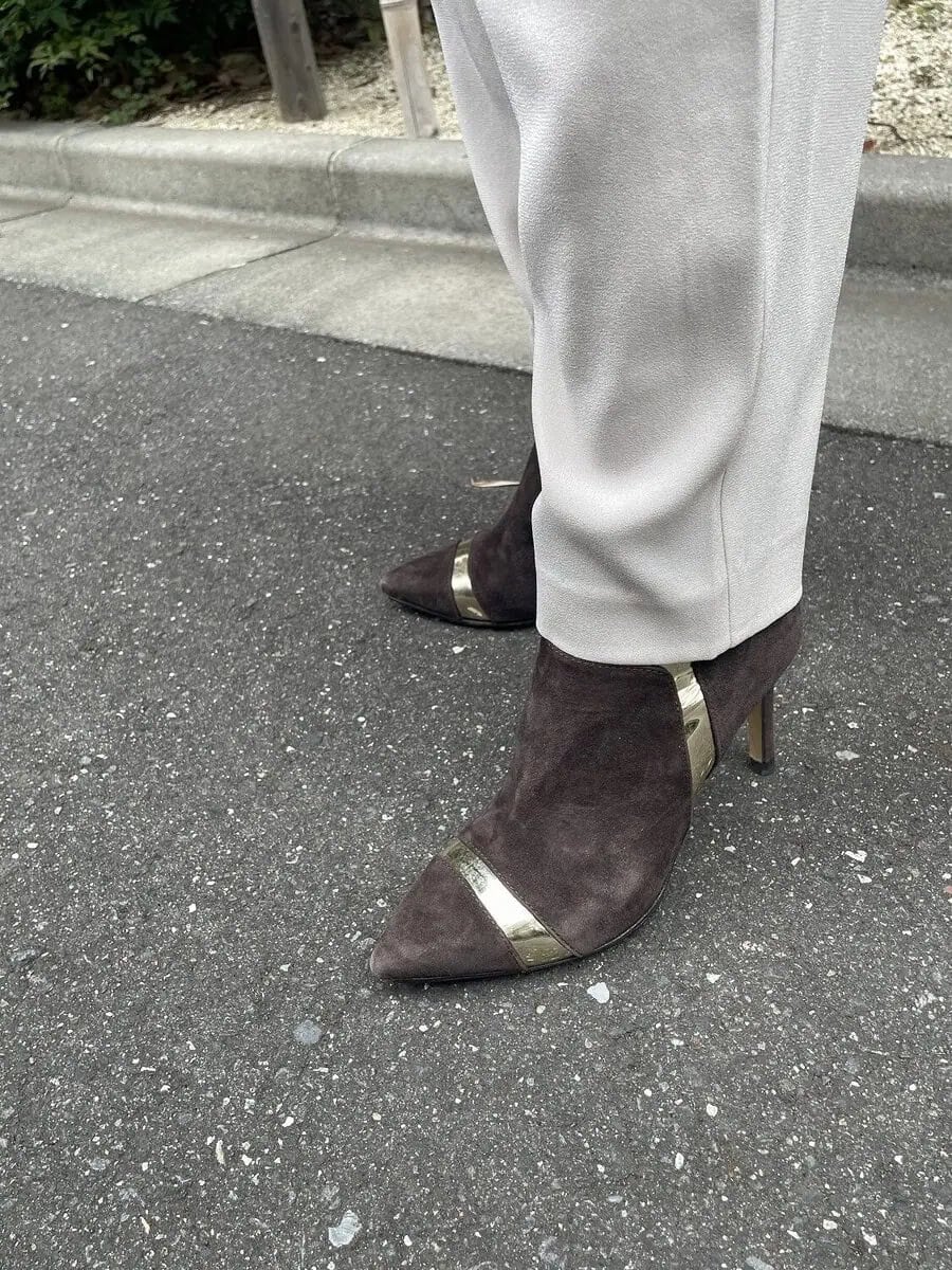 足元は秋らしい『MODA DI FAUSTO』のブラウン×ゴールドのショートブーツを合わせました」