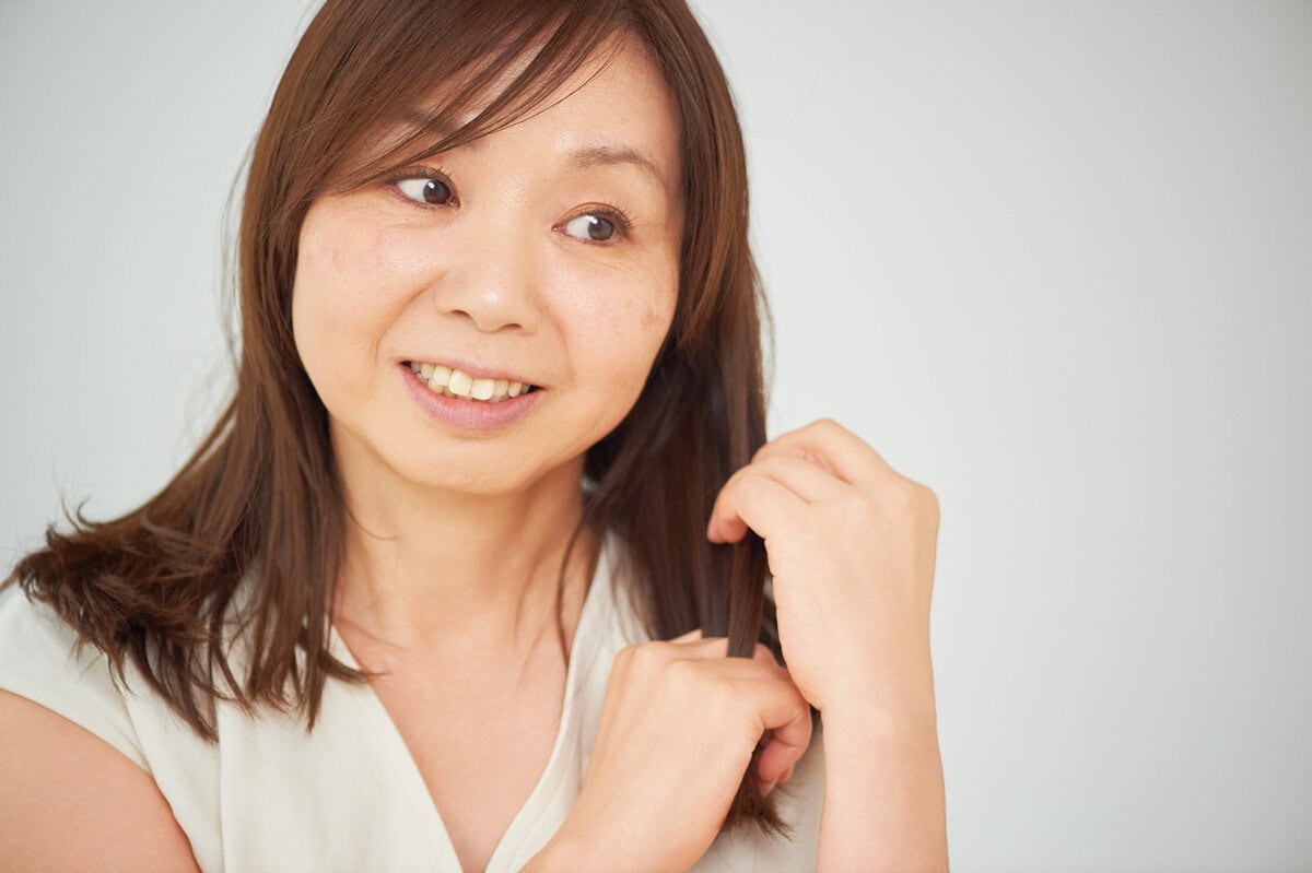 バームを先に仕込めば後れ毛がパサつかない