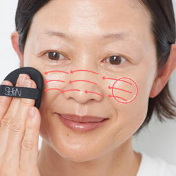 【2】②から①に戻るようにそばかすゾーンをトントンする