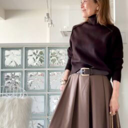 TOMOKO SHINOBEさんの年末お出かけコーデ「ブラウン×ブラウン」