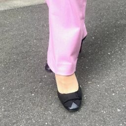 「『LANVIN』のリボンパンプスは9センチくらいのヒールのものなのですが、私は背が低めなので高めのヒールを履いてバランスを取ってスタイルアップさせています」