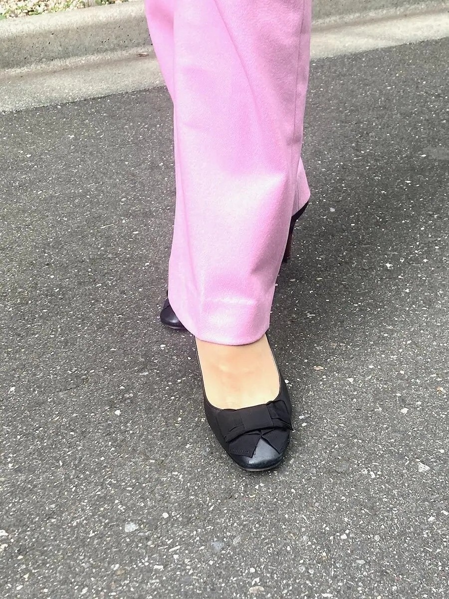 「『LANVIN』のリボンパンプスは9センチくらいのヒールのものなのですが、私は背が低めなので高めのヒールを履いてバランスを取ってスタイルアップさせています」