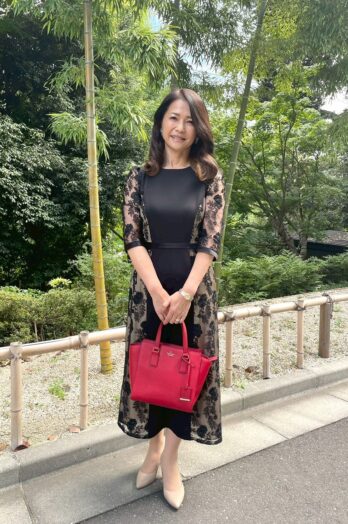 【60代お手本スナップ・東京】着るだけで細見え！『Iライン』デザインのワンピースが大活躍！