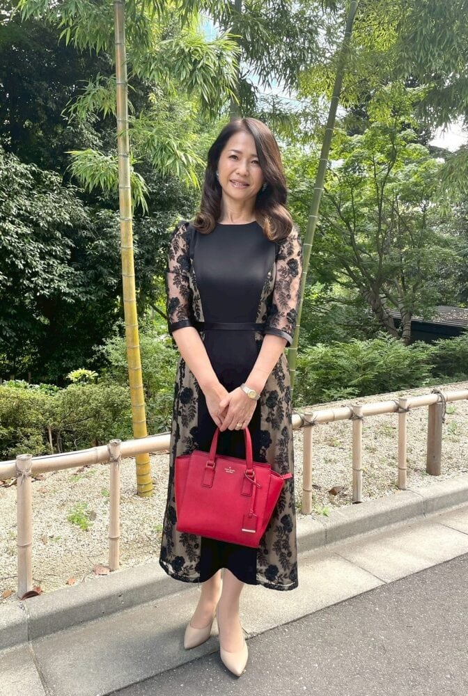 【60代お手本スナップ・東京】着るだけで細見え!『Iライン』デザインのワンピースが大活躍!