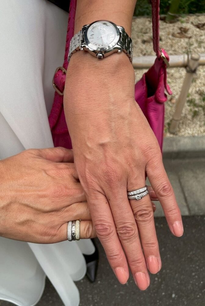 CHANELリングやオーダーリングを重ね付け