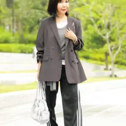 【第9位】【60代お手本スナップ】「ユニクロＣ」のジャケットがお似合いの大阪マダム！「アディダス」のトラックパンツとブランドバッグを上手に取り入れた着こなし