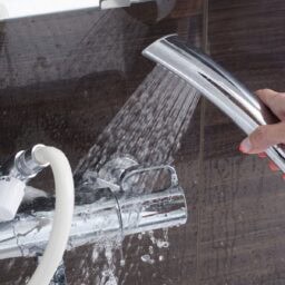 洗剤を洗い流す