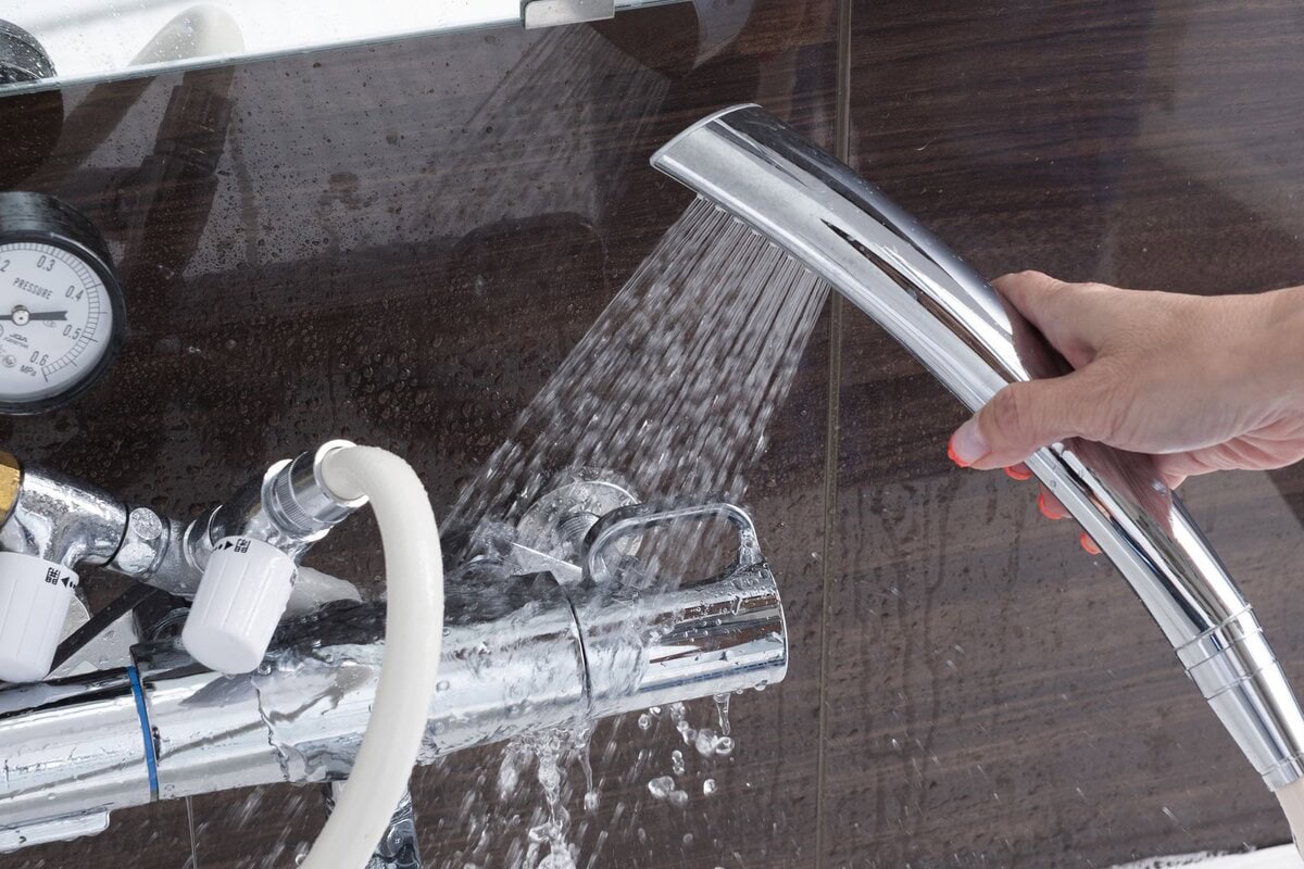 洗剤を洗い流す