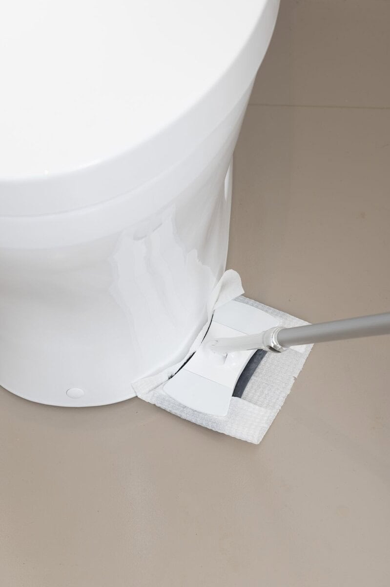 トイレの床掃除