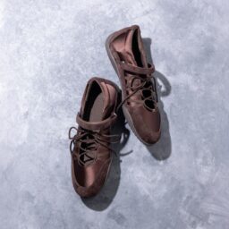 レースアップバレエスニーカーダークブラウン¥2,990／GU
