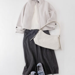 コージーメルトンショートフーディコート ナチュラル¥5,990、リブニットボタンスリーブPO／Z オフホワイト¥2,990、ブラッシュドフレアSK ダークグレー¥2,990、2WAYナイロンバッグ オフホワイト¥2,990／すべてGU