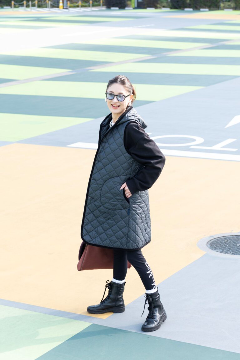 アウター…ラベンハム、トレーナー…ユニクロ、レギンス…マックスマーラ、ブーツ…ara、バッグ…エルメス