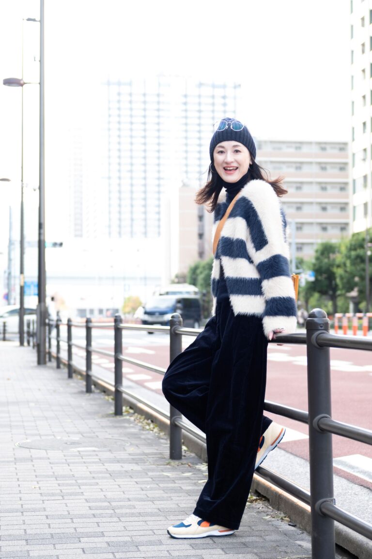 アウター … アトリエエヌズ、ボトムス、トップス…ユニクロ、スニーカー…プーマ、バッグ…エルメス