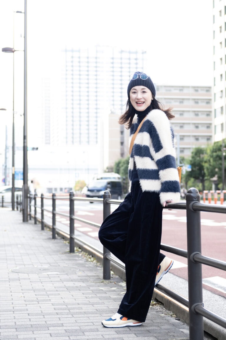 アウター … アトリエエヌズ、ボトムス、トップス…ユニクロ、スニーカー…プーマ、バッグ…エルメス