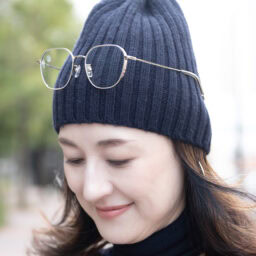ニット帽、サングラスを着こなしのポイントに