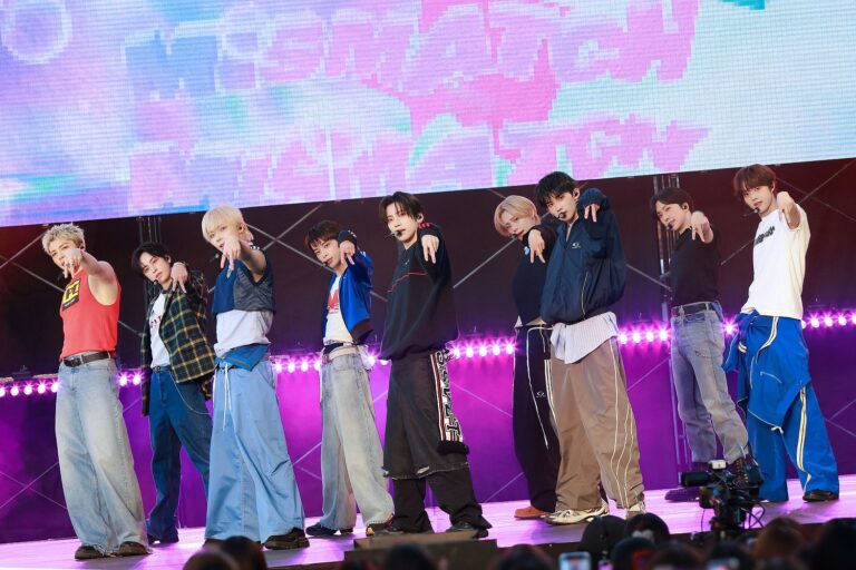 「MISMATCH」を披露する&TEAM