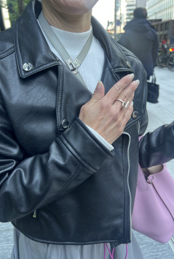 「エルメス」のチョーカーとリング