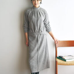 プルオーバー＋スカートセット￥1,969／ハレイロ（しまむら）