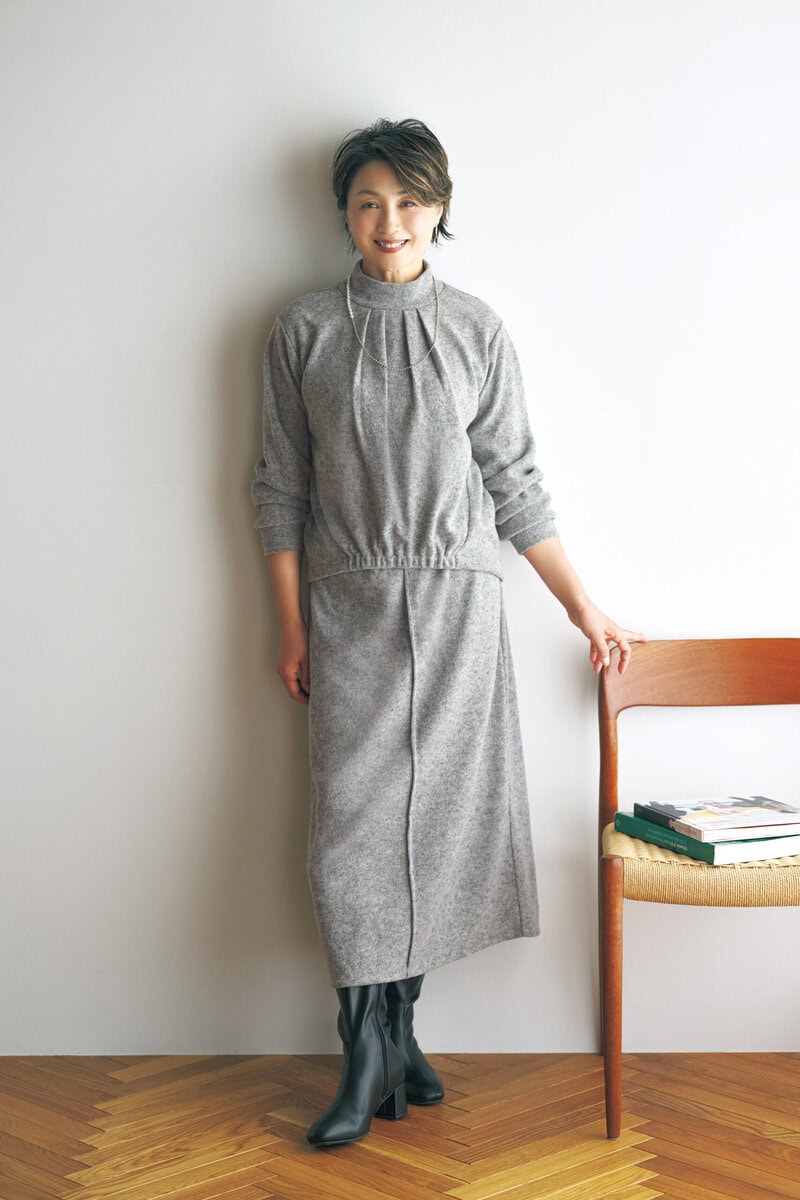 プルオーバー+スカートセット¥1,969/ハレイロ(しまむら)