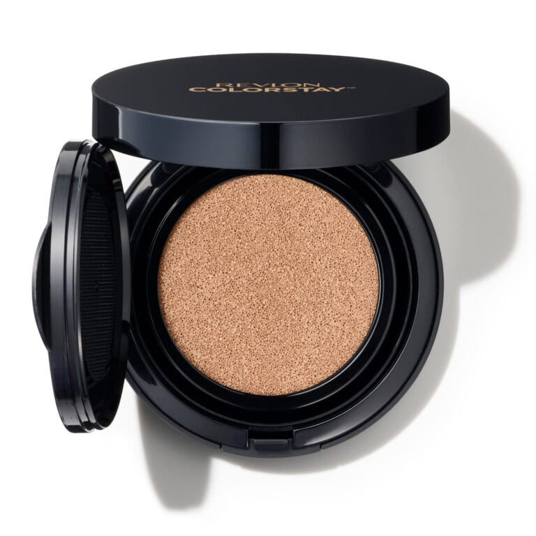 カラーステイ ロングウェア UVクッションファンデーション ¥2,750／レブロン