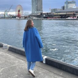 中道有香さん12月ブログ_ブルーコートコーデ