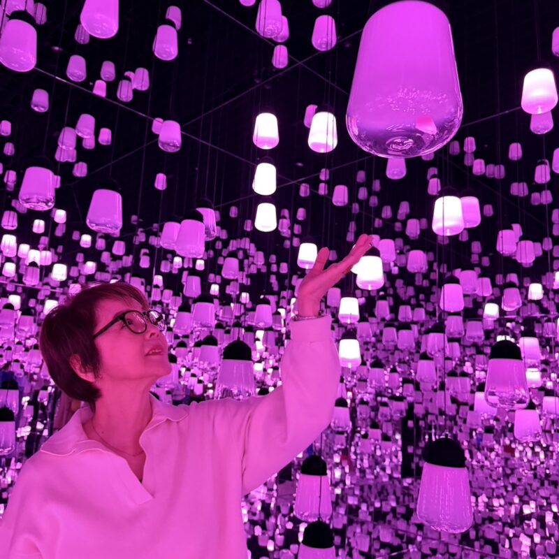 【60代お出かけ】デジタルアートを手掛けるチームラボによる国内最大の屋内施設「チームラボバイオヴォルテックス京都」を体験！
