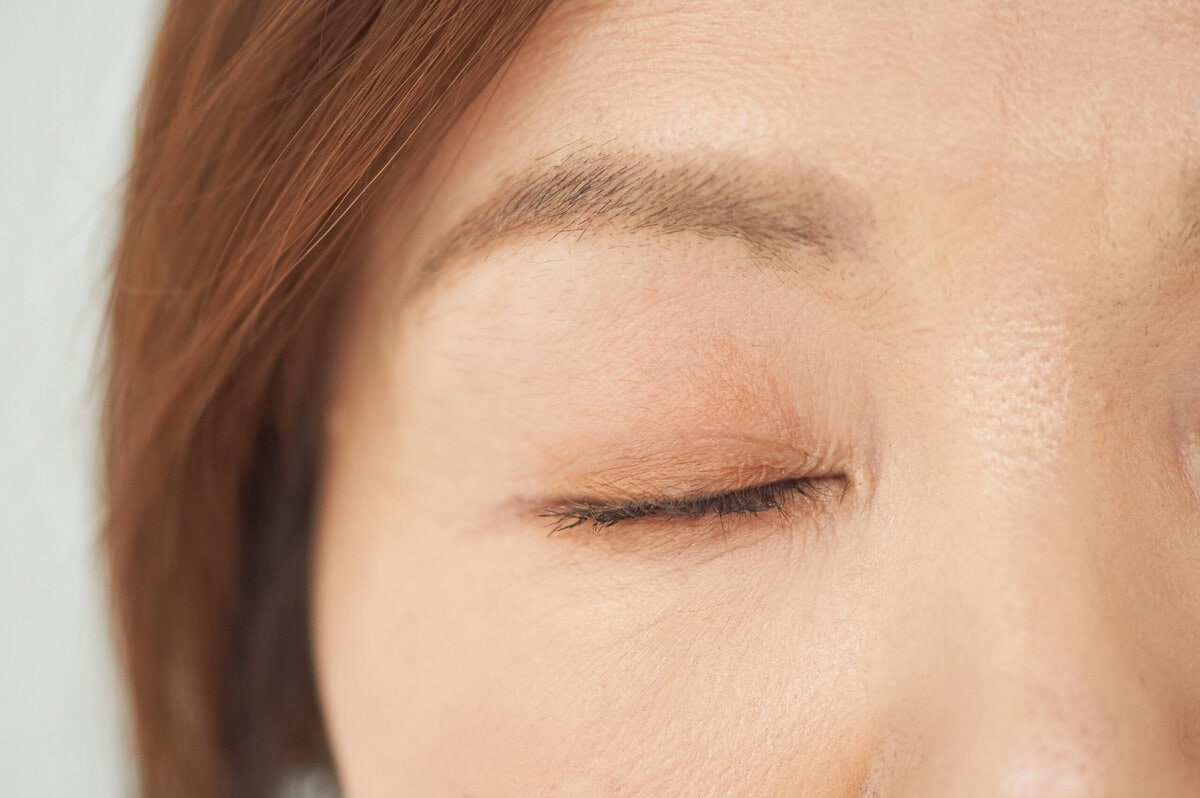 まつ毛カーラーとマスカラ下地は、ベースメイクの前に仕込んでいます。