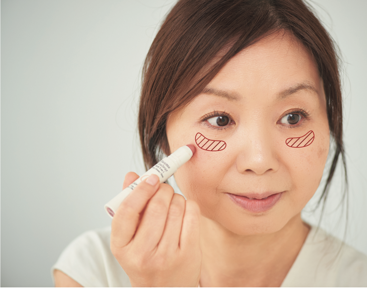 チークはファンデ前に仕込み自然な血色感を