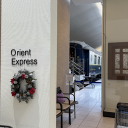 乗車券・　改札口