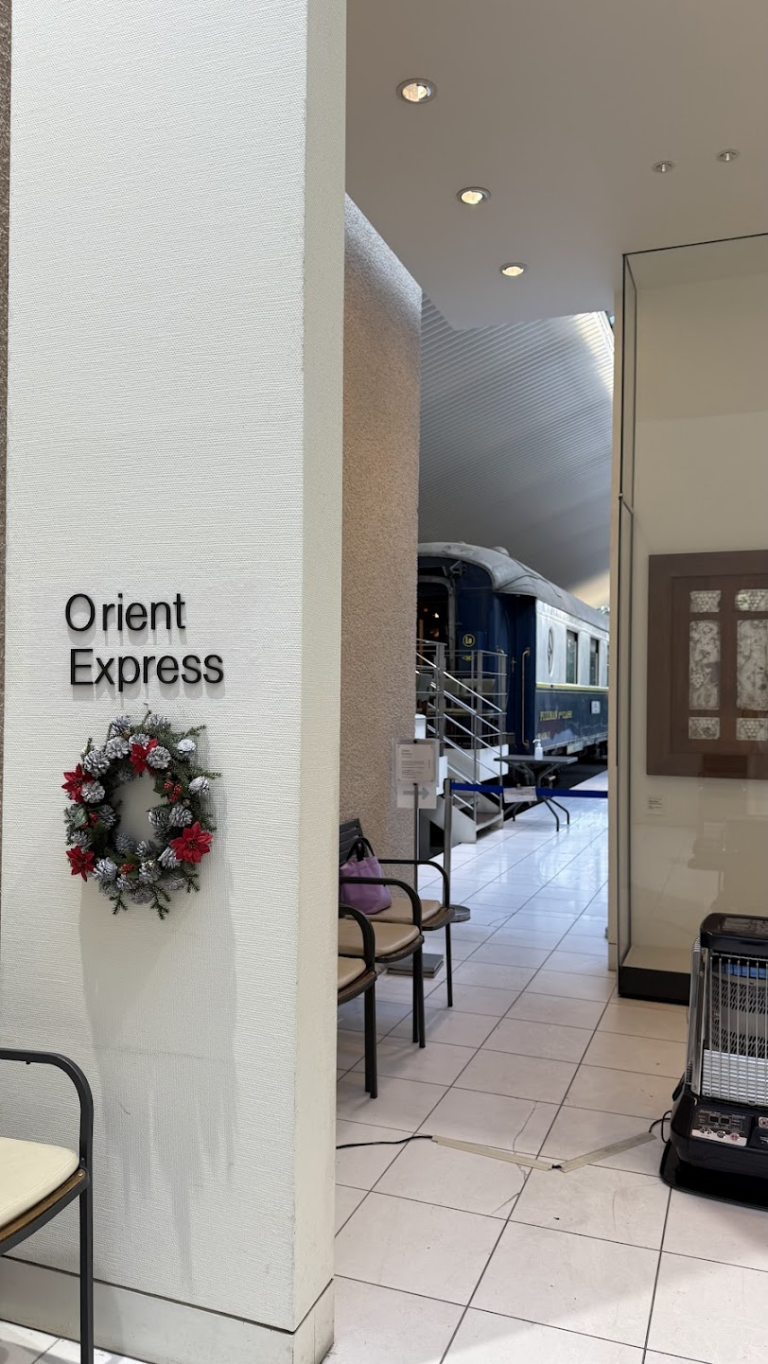 乗車券・　改札口