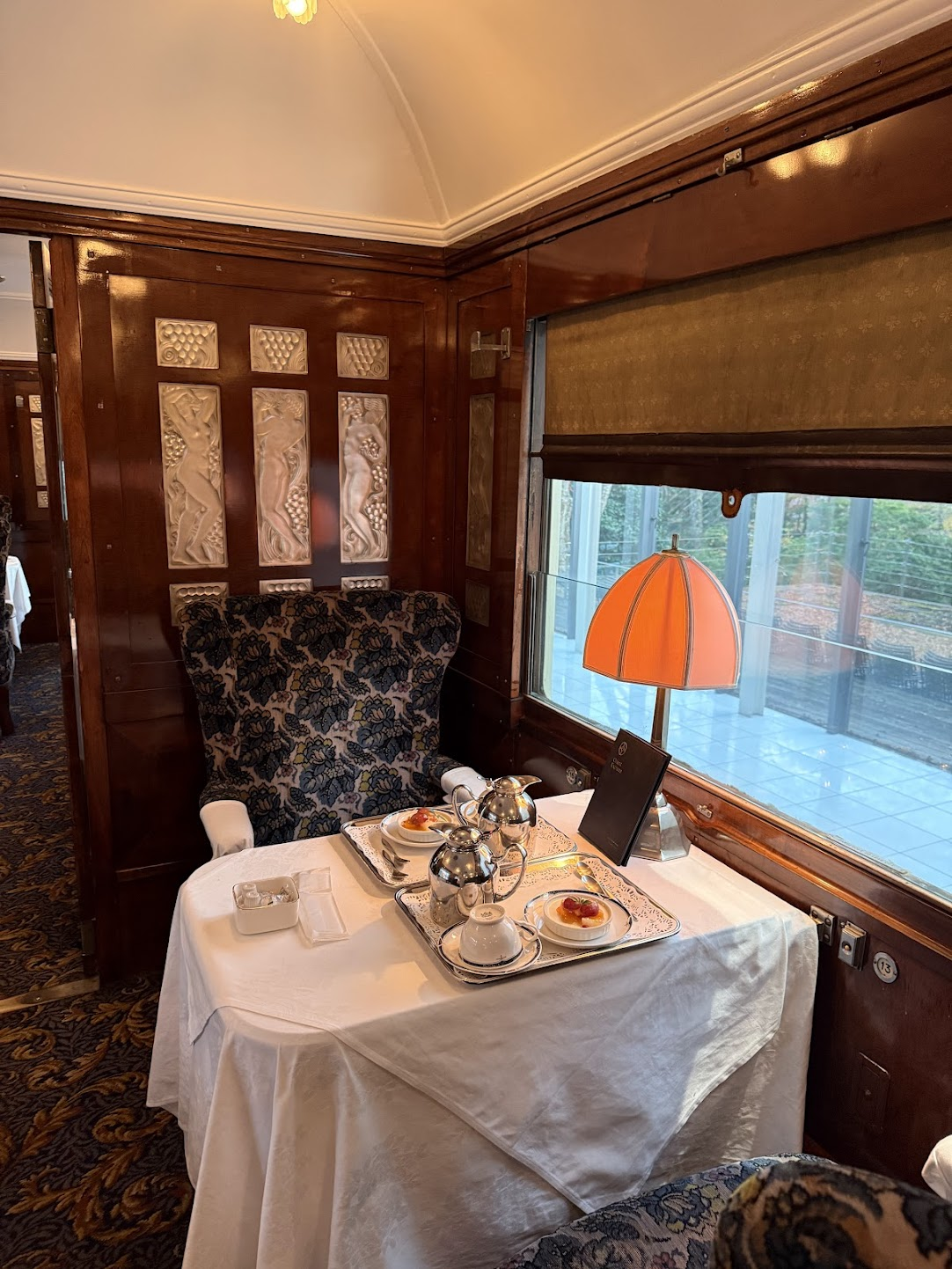 車内は当時のままの内装が維持されています