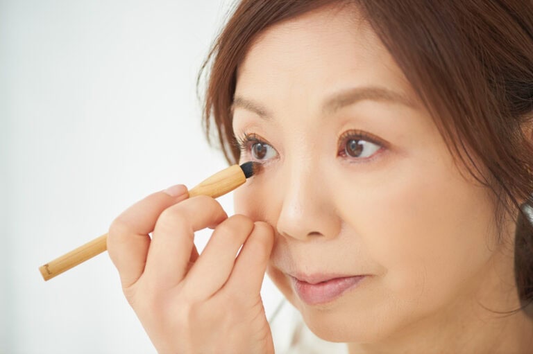 アイカラーは上だけでなく下まぶたにも