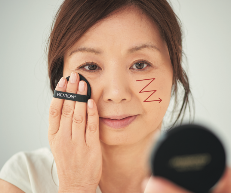 ファンデは頰中央だけきれいに仕上げる