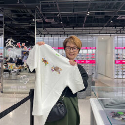 松本節子さんとできあがったTシャツ