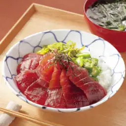 オクラとめかぶの爆弾丼