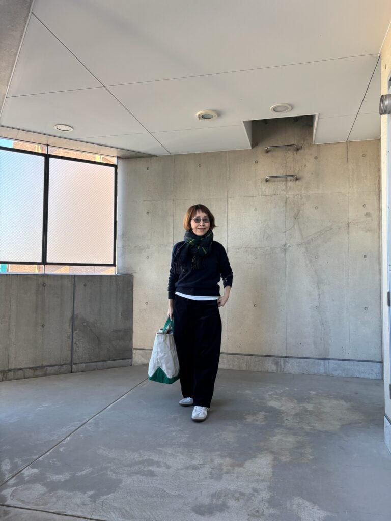 小西さん_コーデュロイカーブパンツ