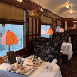 オリエント急行貸切ティータイムの特別感　16：05〜16：45（40分）