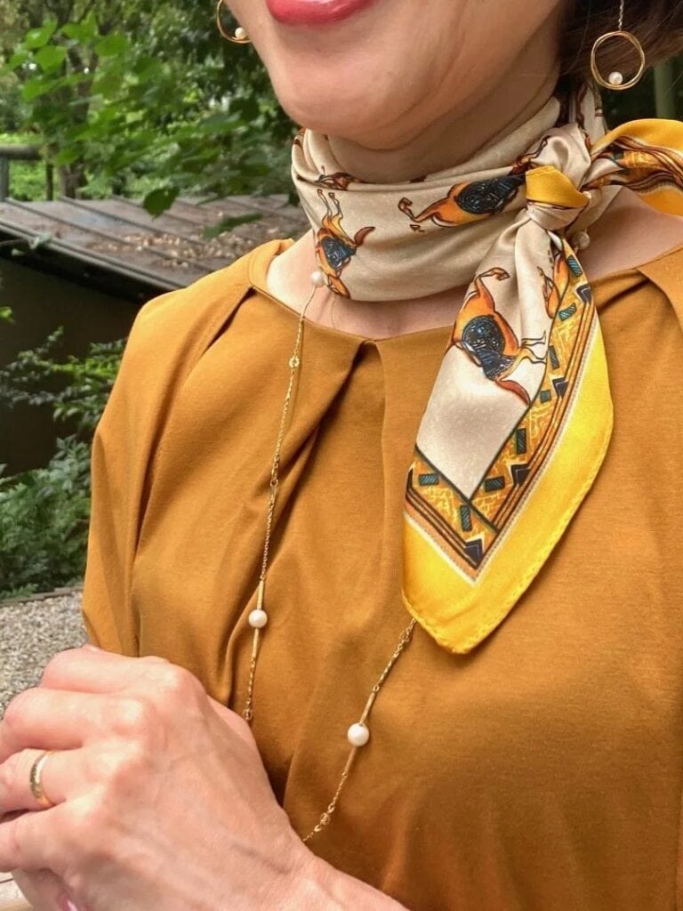 「パールのアクセサリーが好きで、このロングのパールネックレスはお出かけの際出番が多いお気に入りです。実は、母のおさがりのネックレスと手持ちの18Kのネックレスに、チェーンを足してもらってデザインしてもらったリメイクアクセサリーなんです。デザイン違いのチェーンの組み合わせが、むしろいい感じになりました。リメイクして大事なものを長く身につけられるのはうれしいです」