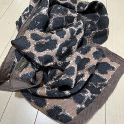 加藤理恵さんのヒョウ柄ストール