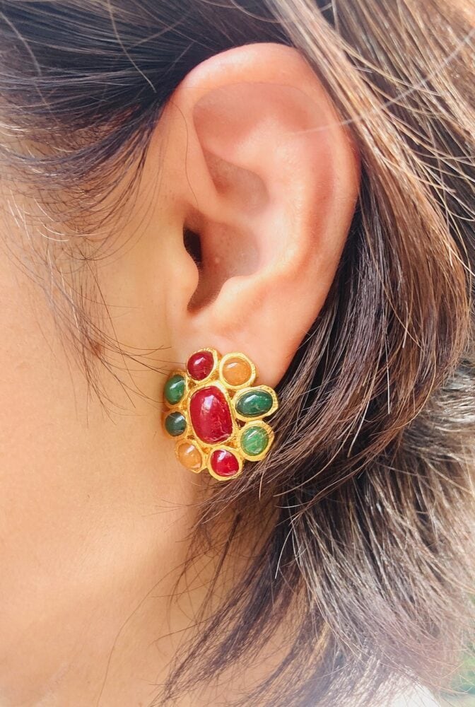 CHANELのマルチカラーのイヤリング