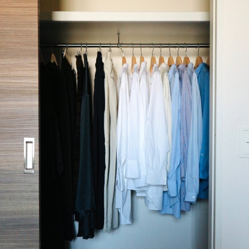 【60代ライフスタイル】年末こそ“クローゼットの不要品見直し”の好機!手放す・整えるで気分が上がる収納ルール