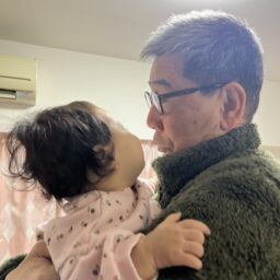 加藤理恵さんのご主人とお孫さん