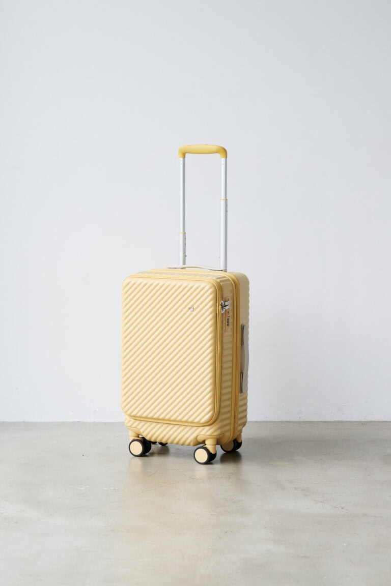 スーツケース［H55×W33×D25〜30㎝］¥41,800／ハント（エース）